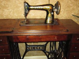 1923 Singer Treadle Sewing Machine