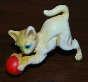 Vintage Figure Toy Plastic Siamese Cat Holding Red Ball 1 25" Hong Kong Old Toys