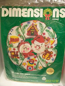 Dimensions Crewel Embroidery Kit "Mr Mrs Claus" Wreath Puffie Stuffns SEALED