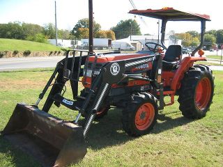 Kubota L2900 4x4 Loader Tractor