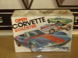 MPC Plastic Model Kit 1 7506 1975 Corvette Open Roadster Vintage Kit 1 25