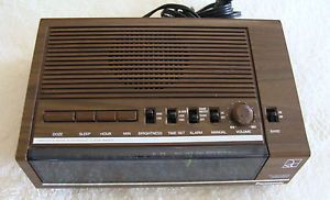 Vintage Panasonic FM Am 2 Band Electronic Alarm Clock Radio RC 6050