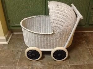 Vintage Baby Doll Buggy Stroller w "Removable Bassinet" White Wicker 21"x 19"