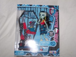 Monster High Frankie Abbey with 3 Outfits New Release in Hand Tru Exclusive