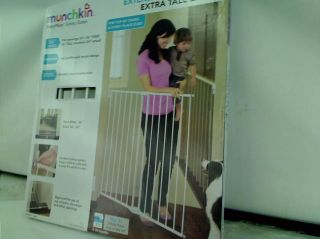 Munchkin Extending Extra Tall and Wide Metal Gate White