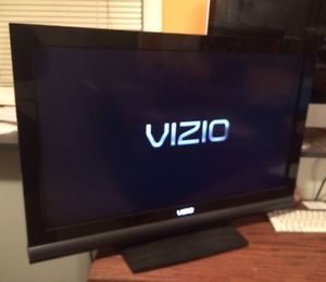 Vizio E320VA 32" 720P HD LCD Flat Screen Television with Stand 