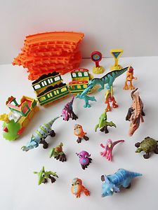Huge PBS Kids Dinosaur Train Toys Lot Buddy Muddy Dinosaurs Tracks Signs