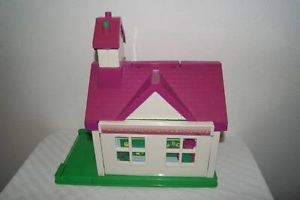 RARE 1993 Barney and Friends School House Toy GUC