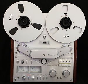 Akai GX 636 Mint Reel to Reel Tape Recorder with 10" Akai Hubs and Reels Walnut