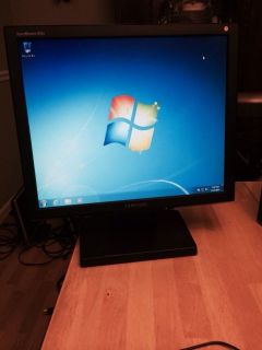 19" inch Samsung SyncMaster 930B Flat Panel LCD Computer Monitor Works Great