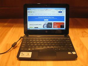 HP Mini 110 3130NR 10 1" Netbook Laptop PC Black w Original Charger and Case