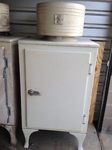 2 General Electric Antique Refrigerators Single Door Vintage Monitor Top GE