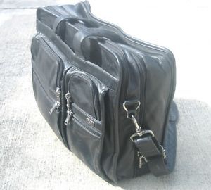 Tumi Expandable Leather Briefcase 96041D4 Alpha Carry on Laptop Computer Bag