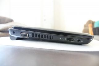 HP Mini Netbook Laptop 210 1076NR 10 1" LED 1 66GHz Windows 7 Wireless N Verizon